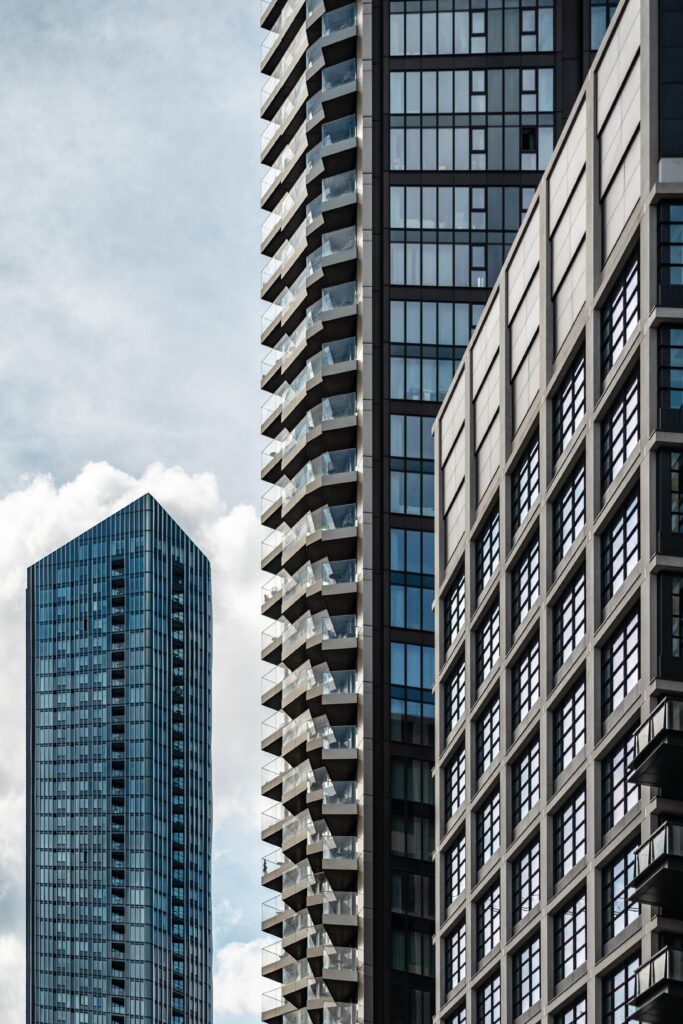 Budynki w dzielnicy Canary Wharf w Londynie