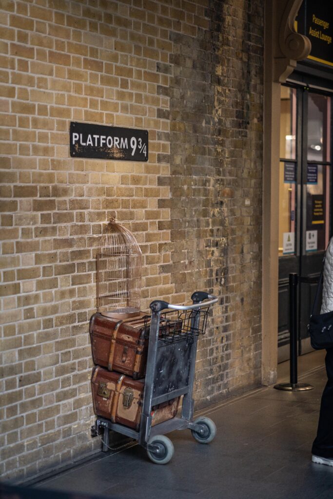 Stacja 9 3/4 w Londynie, Hary Potter