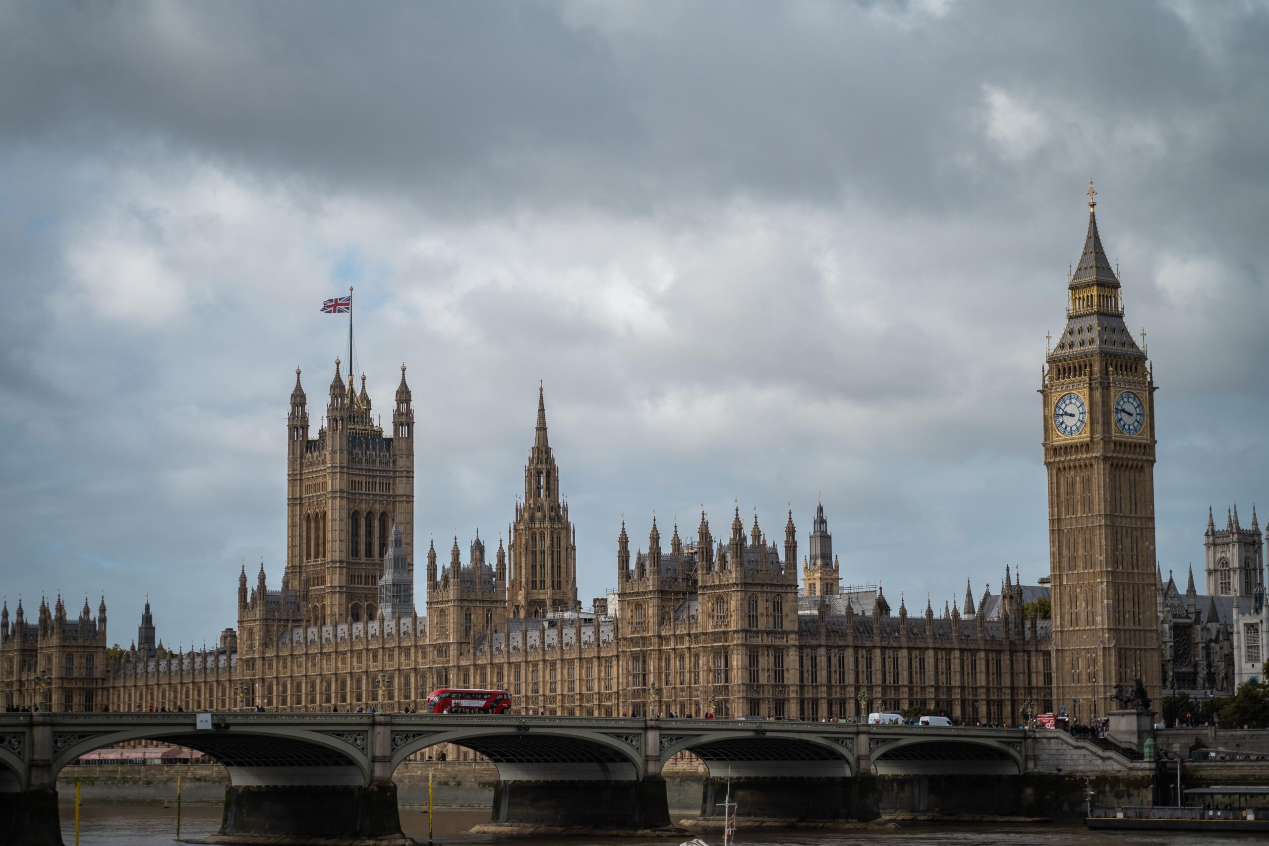 Pałac Westminsterski z Big Benem w Londynie