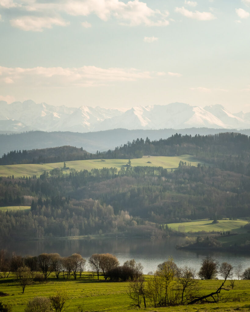 Tatry i jezioro Czrsztyńskie