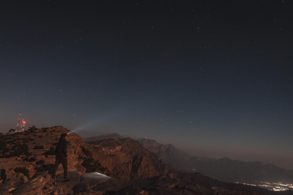 Gwiezdzista noc pod namiotem Oman